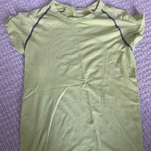 LULULEMON top